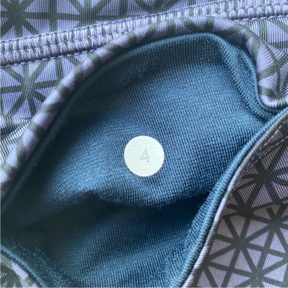 Lululemon boogie shorts pocket great for running swimming lounge ass like NEW - Picture 5 of 9